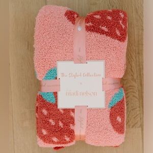 TSC X MADI NELSON: STRAWBERRIES BUTTERY BLANKET